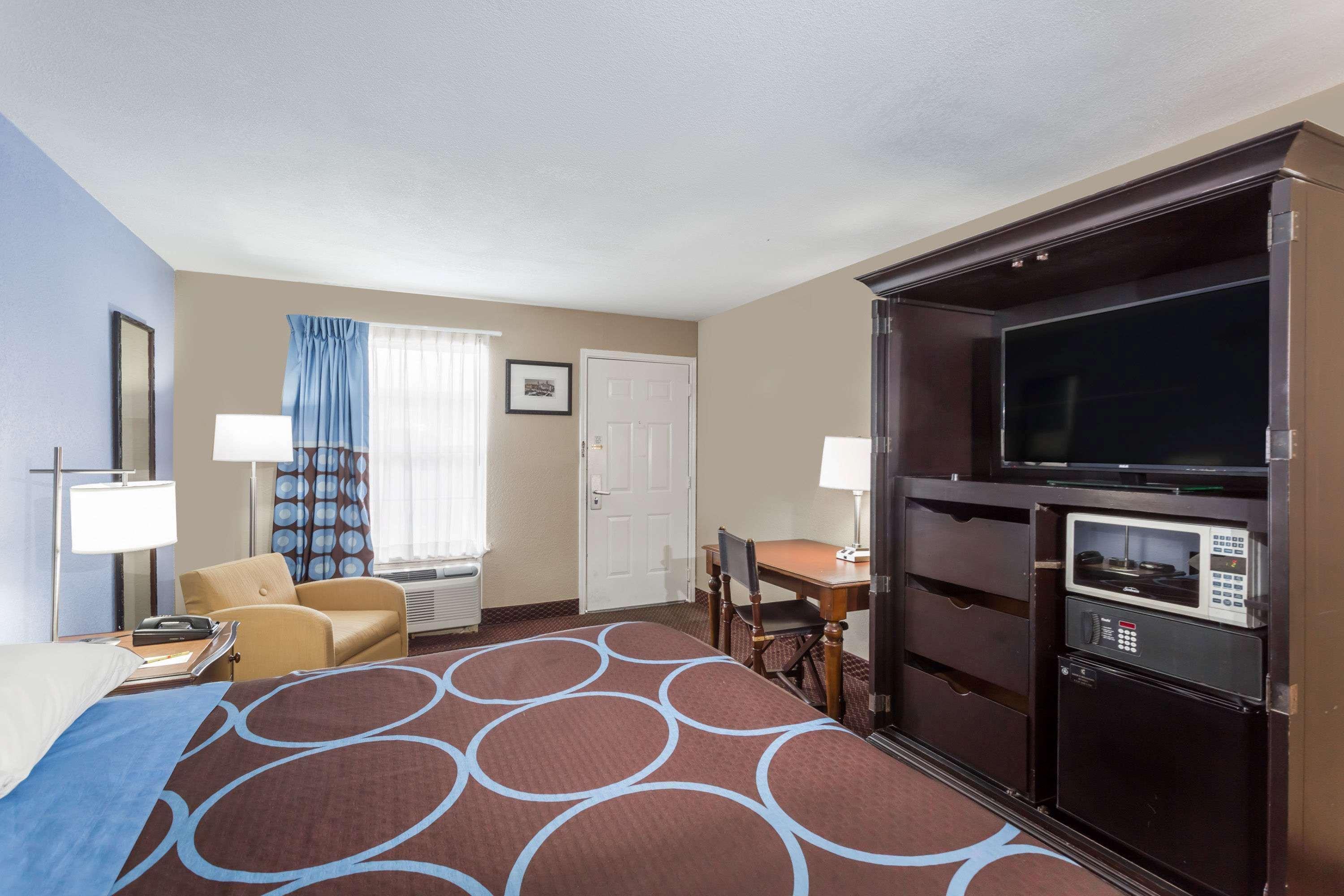 Super 8 By Wyndham Foley Motel Exterior photo